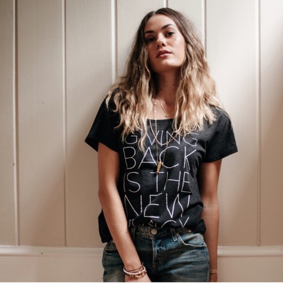 💥HOST PICK💥 Giving Back is the New Black - Picture 3 of 8