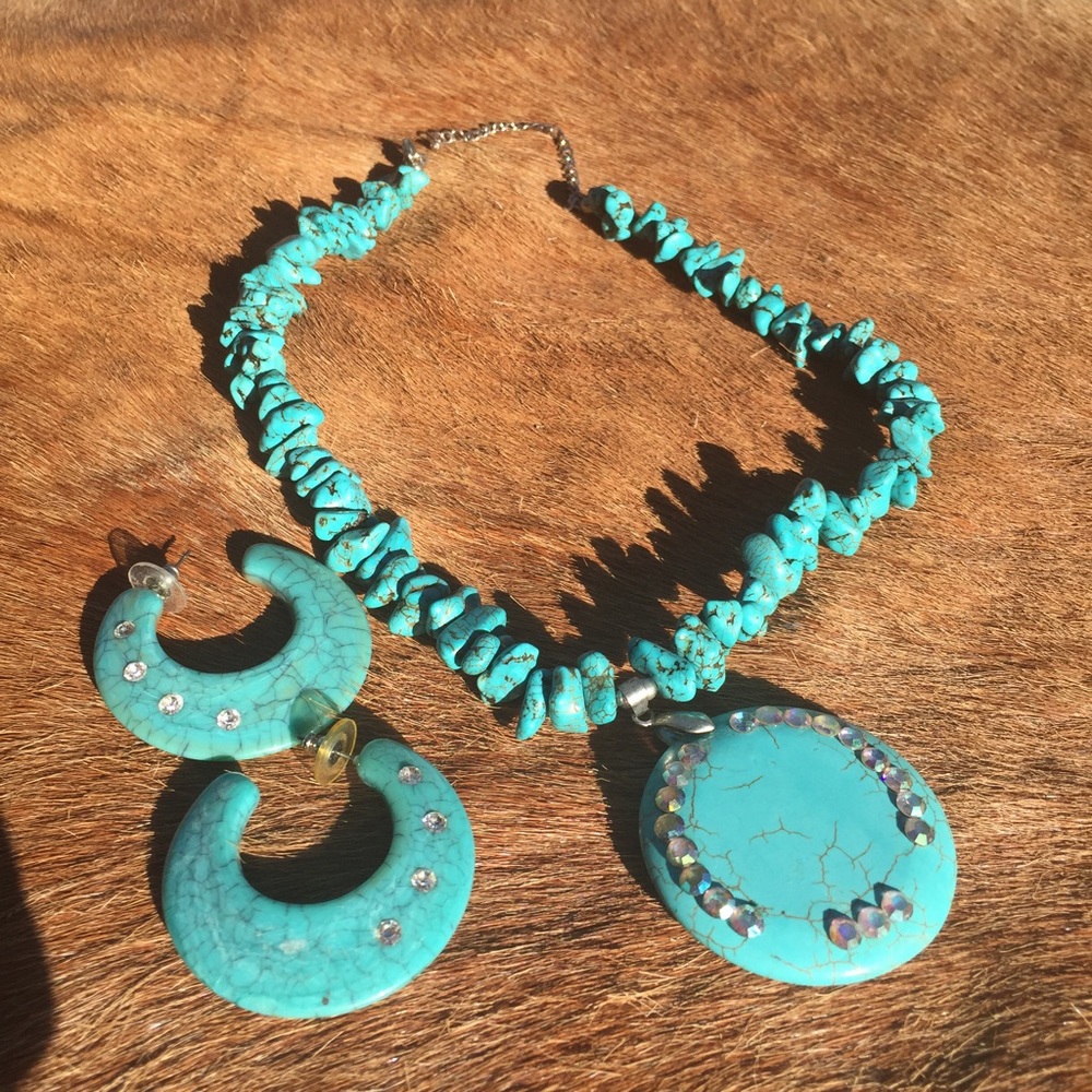 Turquoise necklace & earrings set.