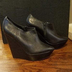 Aldo pointed platform wedge
