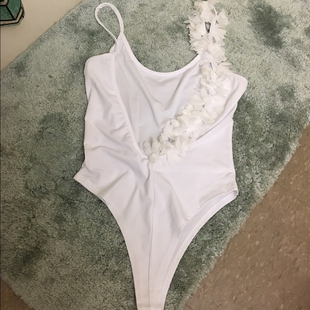 White Floral Shoulder Swimsuit - Picture 5 of 5