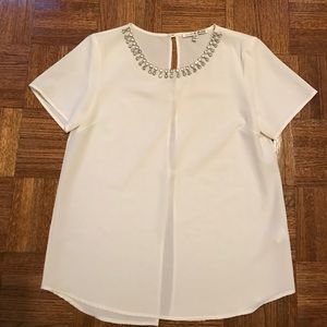 White, short sleeves blouse with jeweled collar