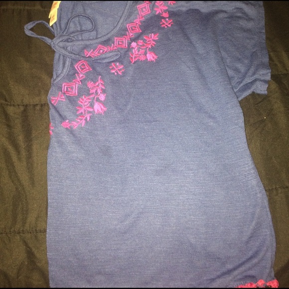 Embroidered Crop top - Picture 4 of 4