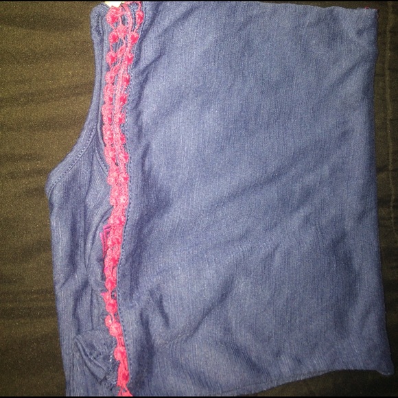 Embroidered Crop top - Picture 2 of 4