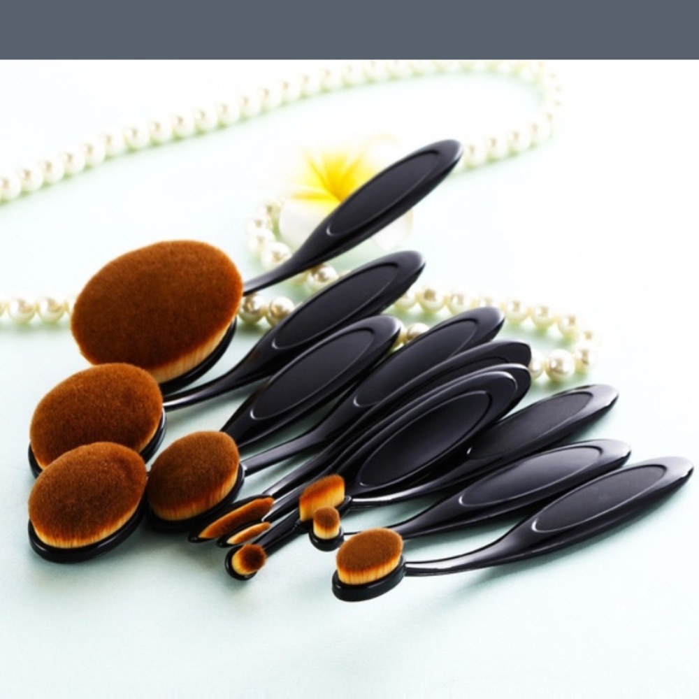 10 Piece Oval Makeup Brush Set - Picture 6 of 7