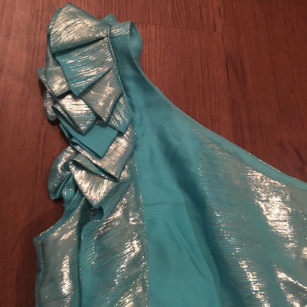 One Shoulder Top - Picture 2 of 3