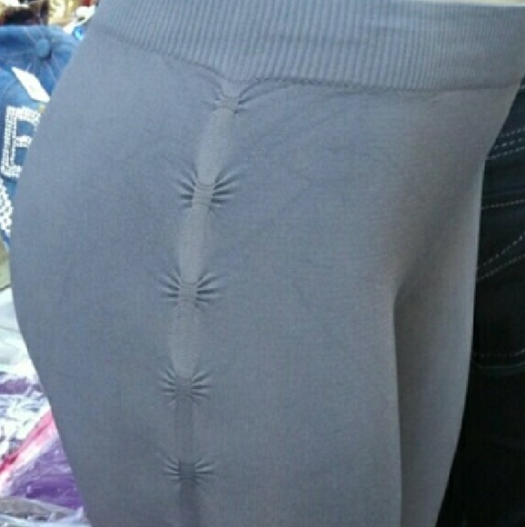 **SOLD**Extremely Comfortable Leggings - Picture 1 of 3