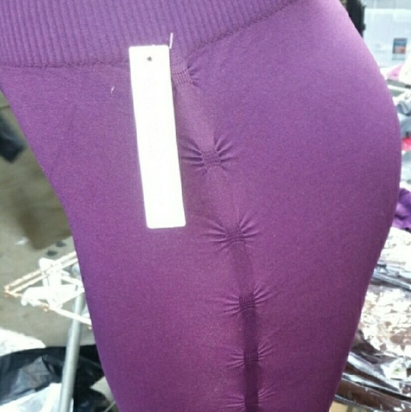 **SOLD**Extremely Comfortable Leggings - Picture 2 of 3