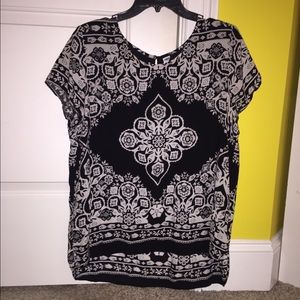 Old navy black/white blouse!