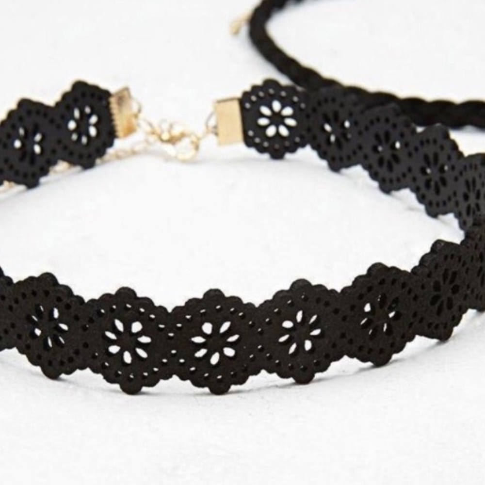 ⏰ONLY 1 LEFT! Black laser cut flower choker
