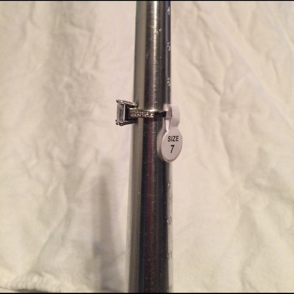 Ring - Picture 3 of 4