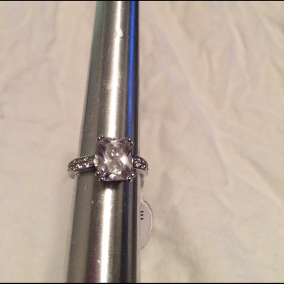 Ring - Picture 4 of 4