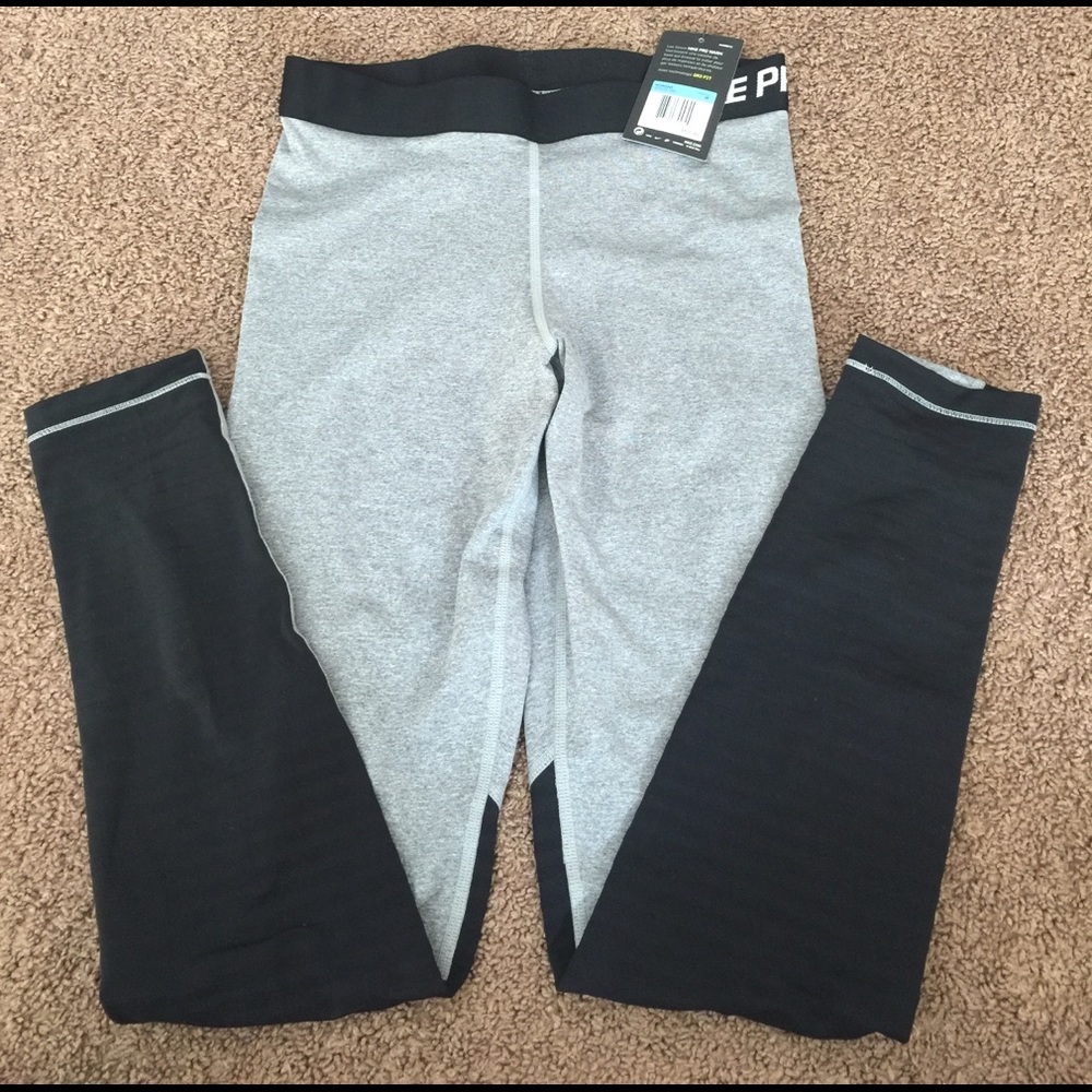 BNWT Nike Pro Warm leggings size medium.
