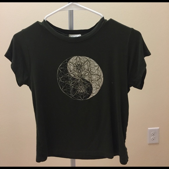 Dark Green Pacsun T-Shirt With Yin Yang - Picture 1 of 2
