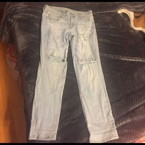 American Eagle Light Wash Ripped Skinny Jean