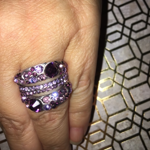 Beautiful Statement Ring - Picture 3 of 6