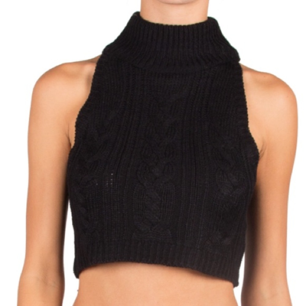 Cute sleeveless bebe crop cable knit crop top