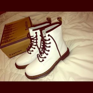 BRAND NEW. NEVER WORN