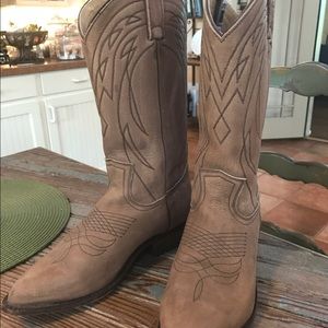 Frye Billy Pull-On in taupe