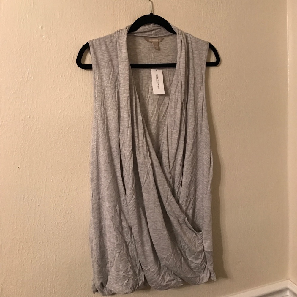 Super soft sleeveless gray shell