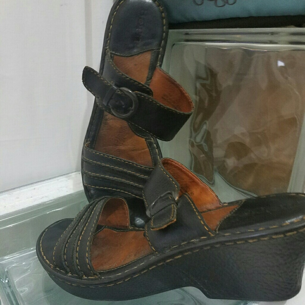 Born sandals