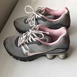 Nike shocks size 7