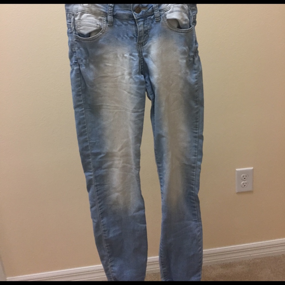 Light wash low rise stretchy skinny jeans