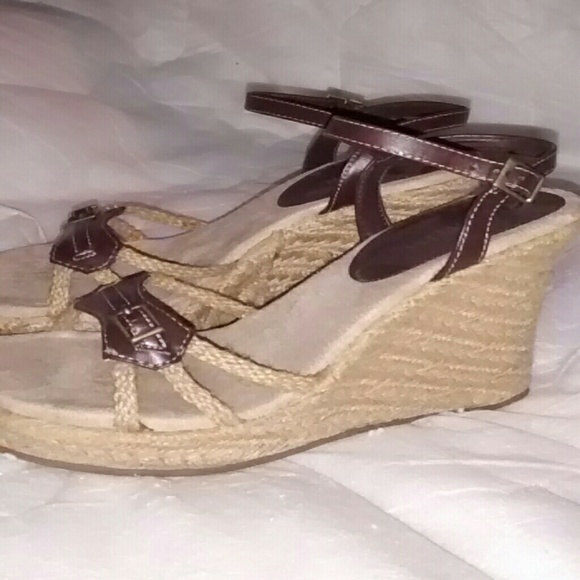 Cute stacked wedge sandals - Picture 3 of 3