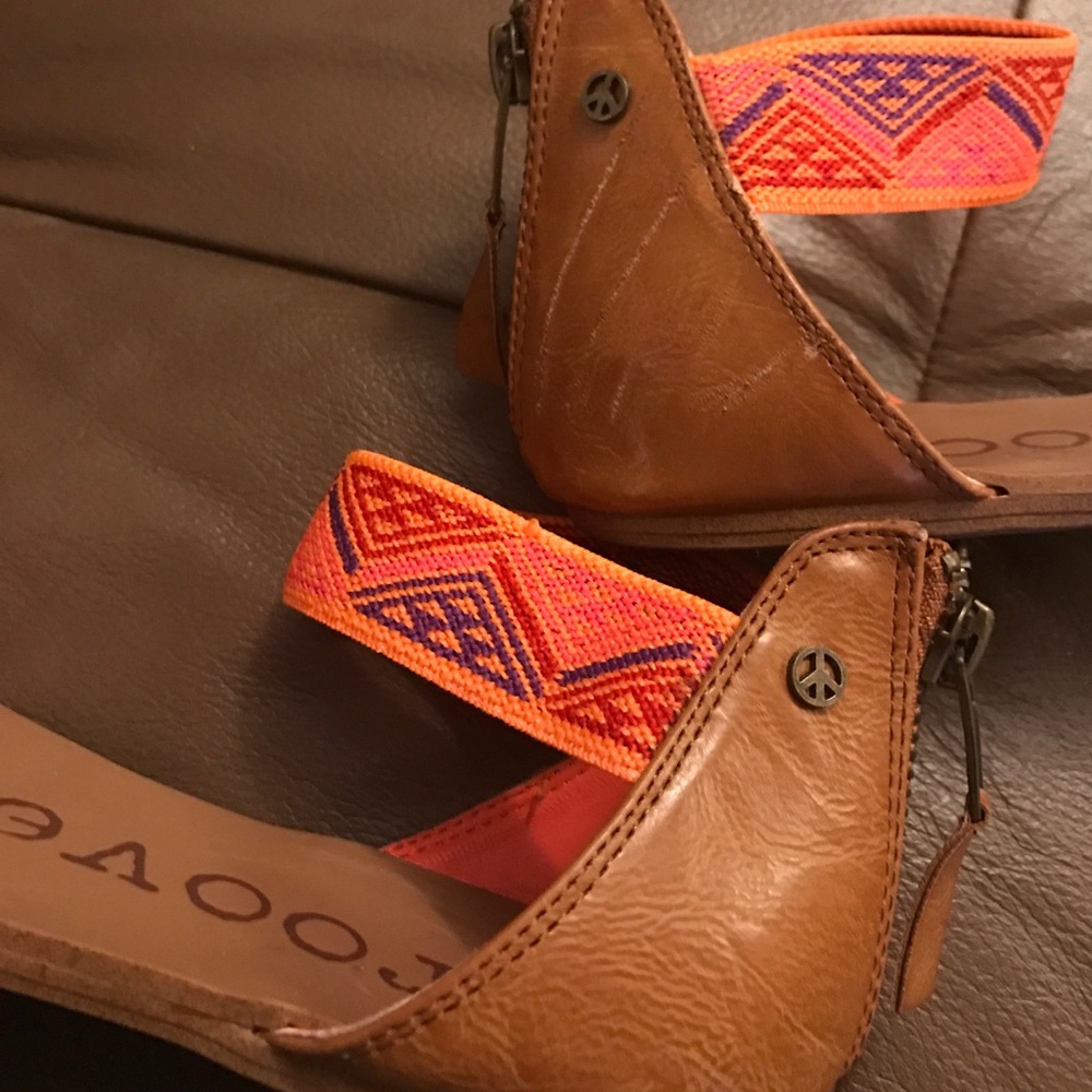 Sandals - Picture 3 of 4