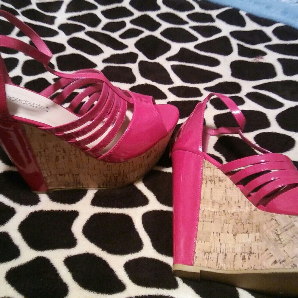 Brand new Shoe Dazzle wedges