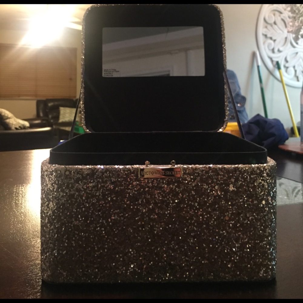 VS glitter box