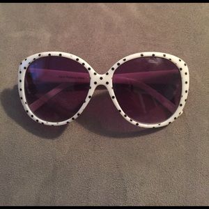 Black & white polka dot sunglasses