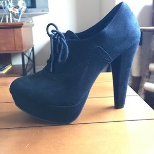 Oxford style platform heels