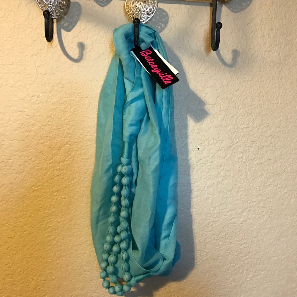 Betsyville scarf