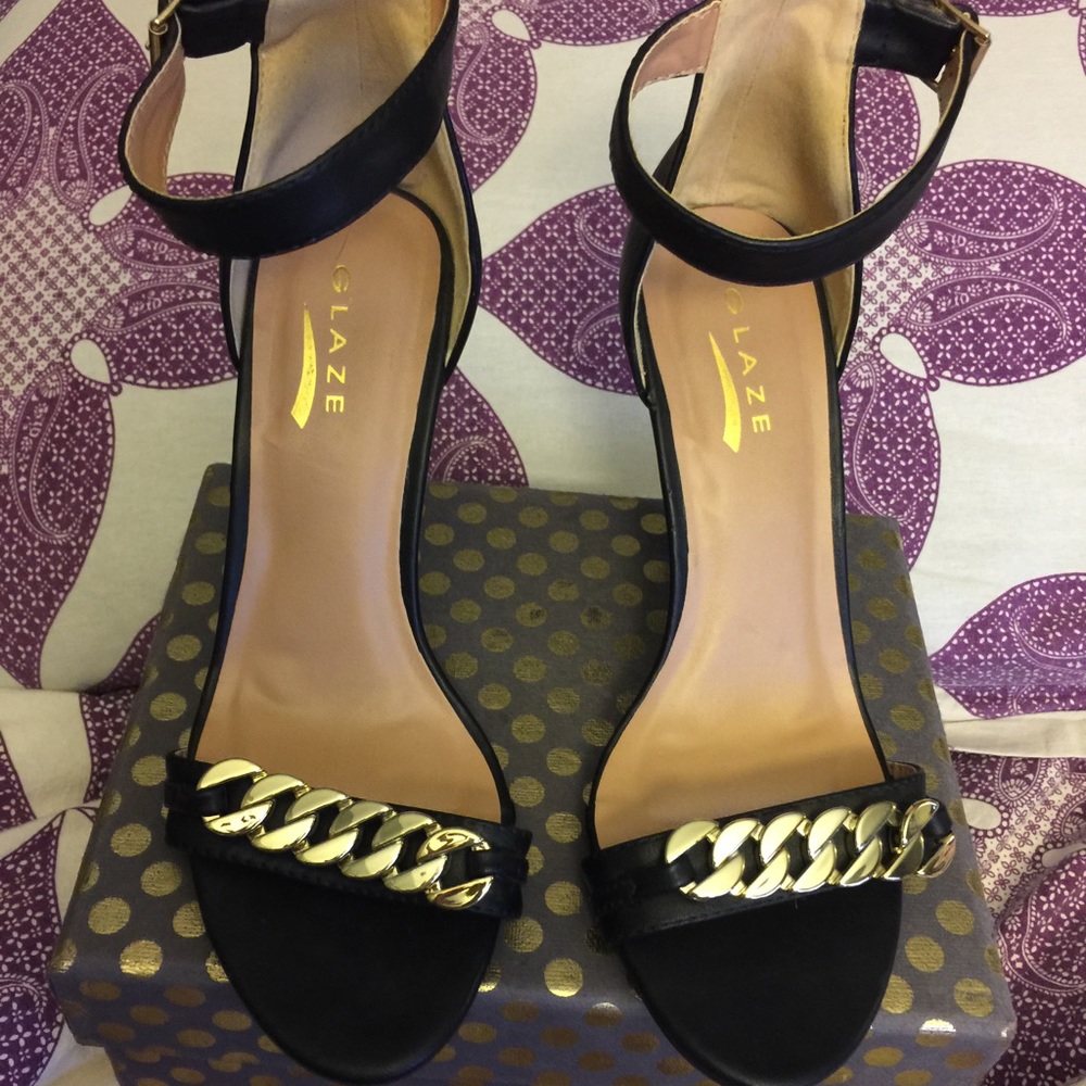 New size 6 1/2 sandal heels