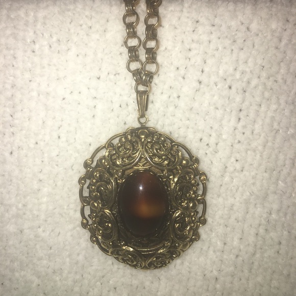 Long Chained Necklace 💃🏻 - Picture 2 of 4