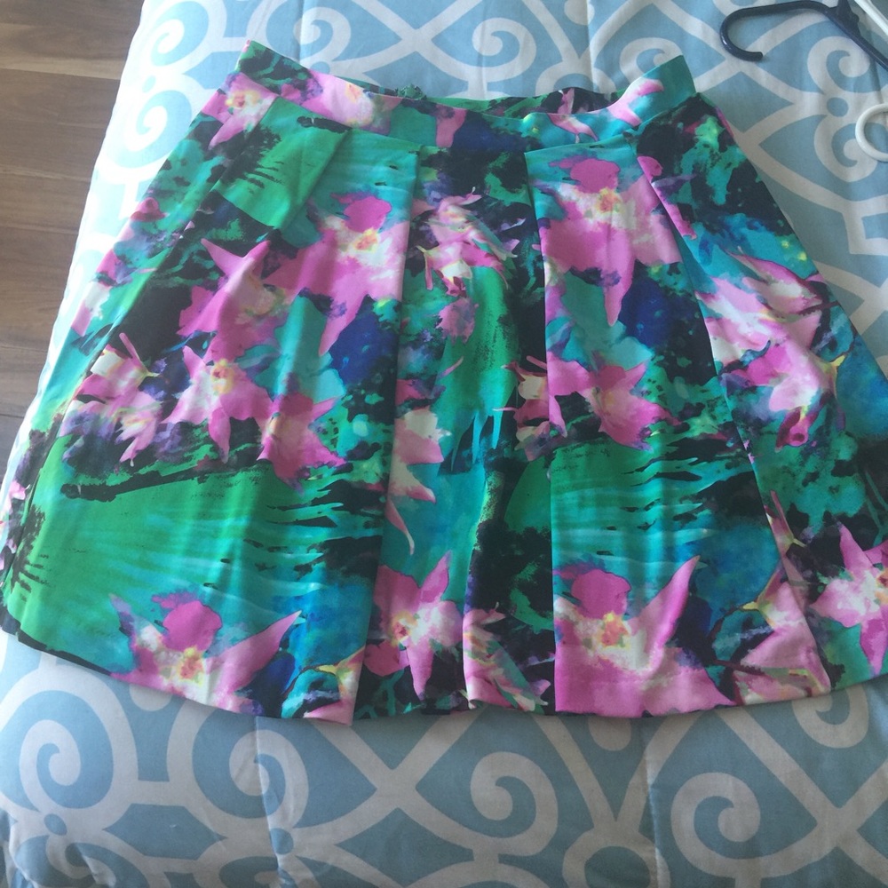 Floral skater skirt - size Large