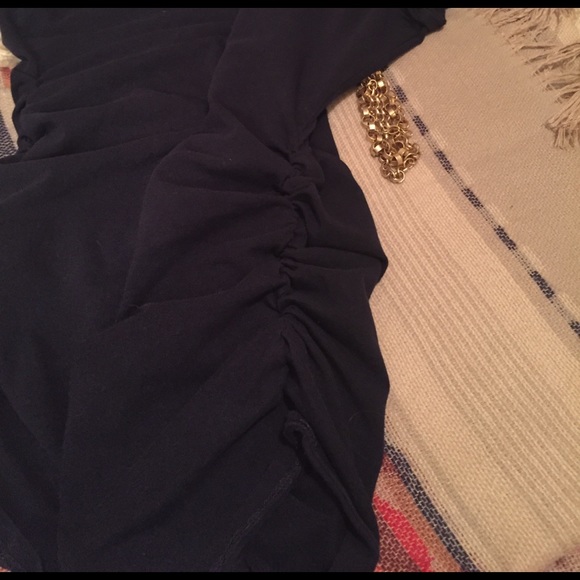 Navy maternity tee with ruched sides - Picture 4 of 6