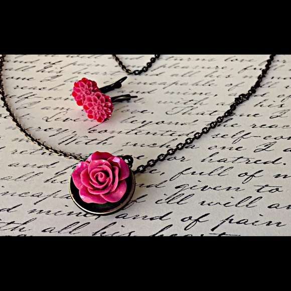 Red Rose pendant and dahlia earring set - Picture 1 of 2