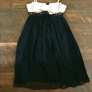 Betsy Johnson knee-length dress with bow detail
