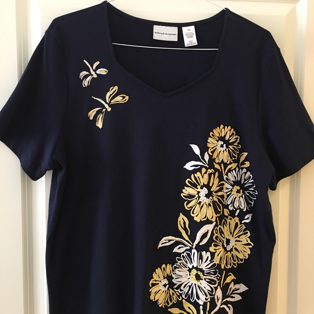 Alfre Dunner Navy top with yellow & white flowers.