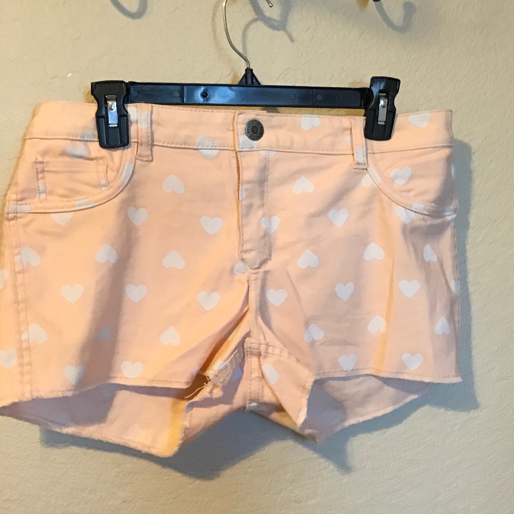 Reversible light pink shorts.