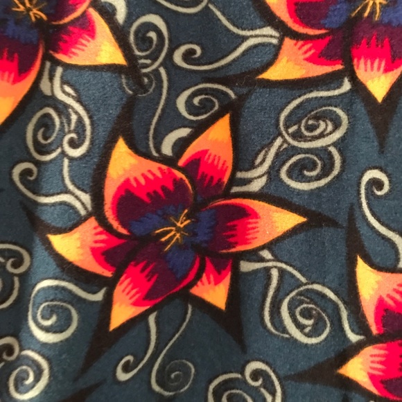 Lularoe - Picture 2 of 3