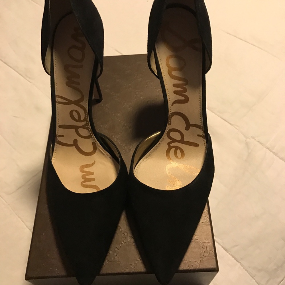 Classic Black pumps