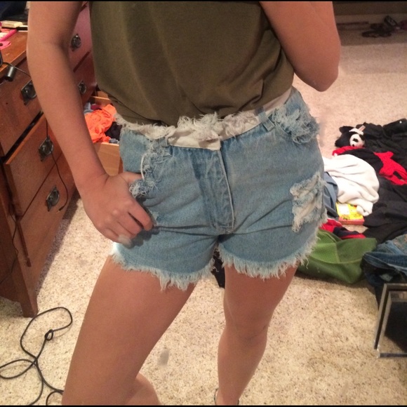 High waisted Denim Shorts! - Picture 2 of 3