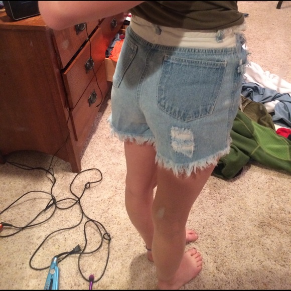 High waisted Denim Shorts! - Picture 3 of 3