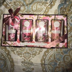 Hand cream set with she's butter