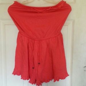 Halter Romper, Atmosphere