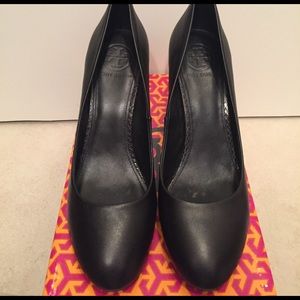 Tory Burch Black Pumps