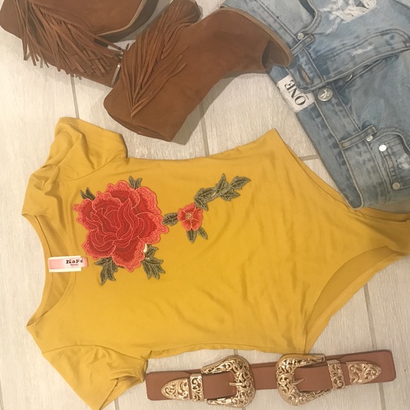 Tops - Flowered one peice Coachella ready! Tops - Flowered one peice Coachella ready!