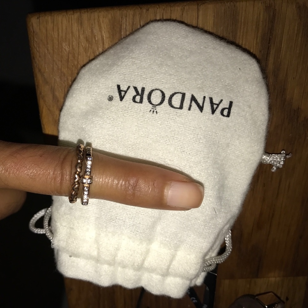 Pandora rose ring beautiful no damage like new